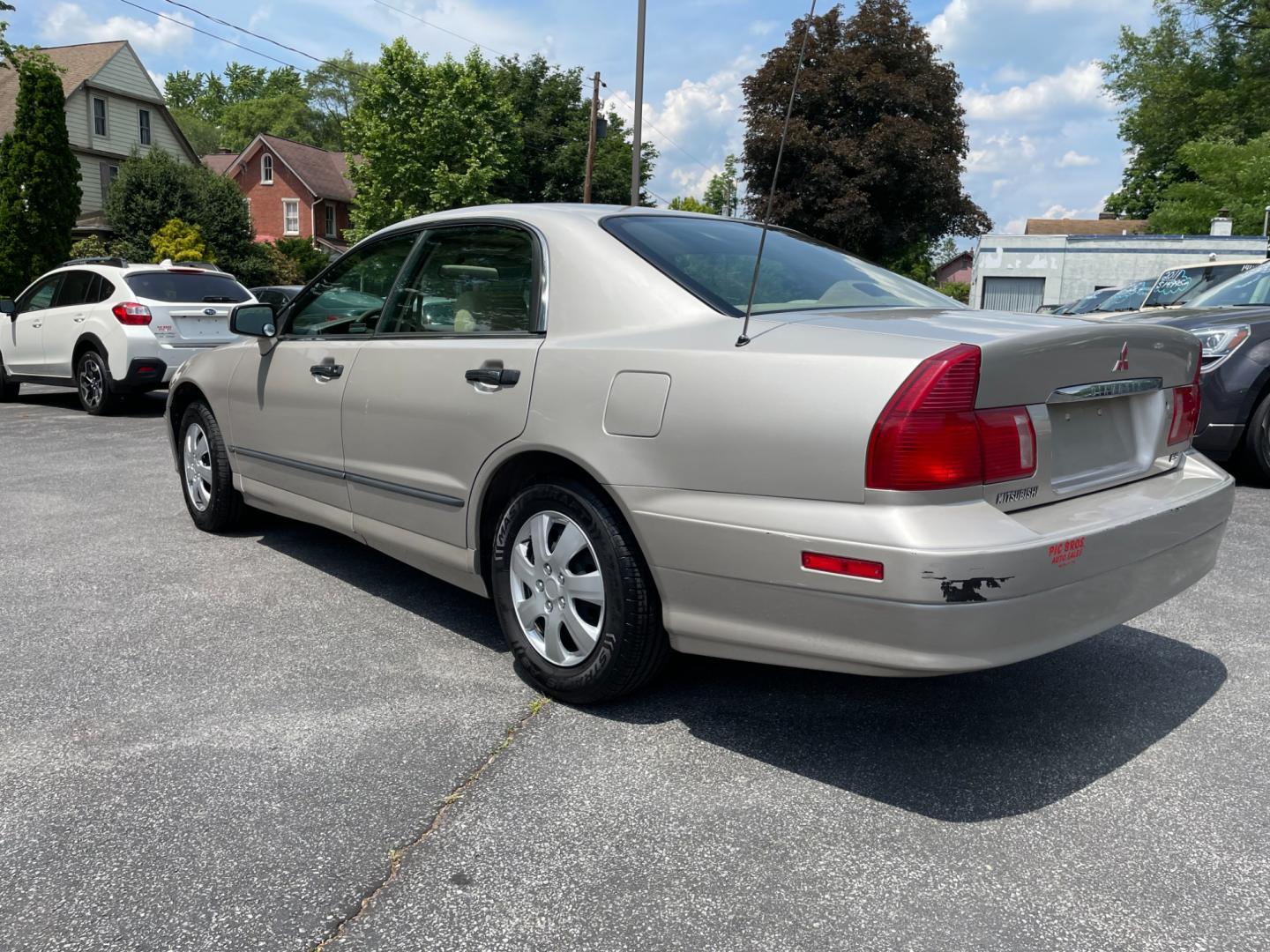 2001 silver Mitsubishi Diamante ES (6MMAP57P01T) with an 3.5L V6 SOHC 24V engine, 4-Speed Automatic Overdrive transmission, located at 101 N. Main Street, Muncy, PA, 17756, (570) 546-5462, 41.207691, -76.785942 - Photo#2